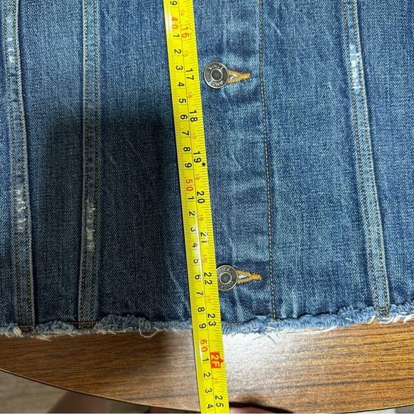 VINCE Raw Edge Denim Jacket in Engineer Large distressed - Picture 6 of 7